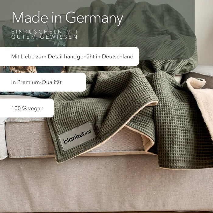 Blanketino Kuscheldecke "Vollkommen" Waldgrün · Sandweiß XL · 210x145