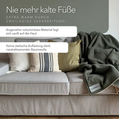 Blanketino Kuscheldecke "Vollkommen" Waldgrün · Sandweiß XL · 210x145