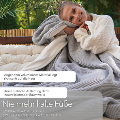 Blanketino Kuscheldecke mit Baumwollstrick · Seidengrau · Sandweiß XL · 210x145