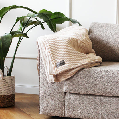 Blanketino Kuscheldecke mit Baumwollstrick · Creme· Sandweiß XL · 210x145