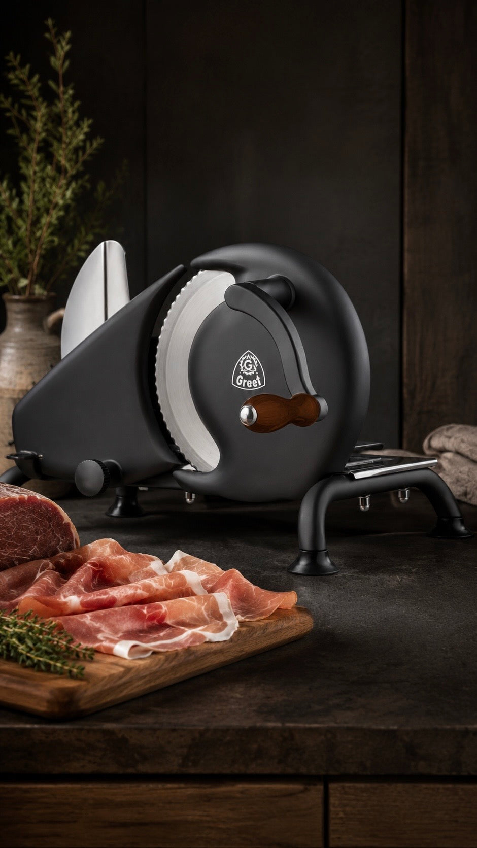 Handkurbel Schneidemaschine von GREAF - Allesschneider manuell in rot/silber und schwarz Preis ab € 149,00