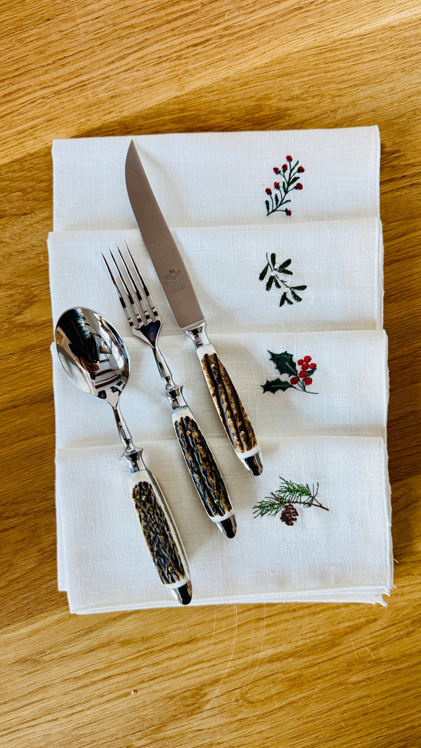 Oak leaves - dinner knife with stag horn handle