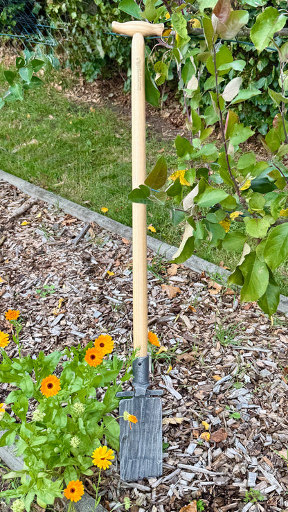 Krumpholz – Beetspaten mit Tritt und 80 cm Eschen-T-Stiel – Nr. 1577/ D-Stiel 1595