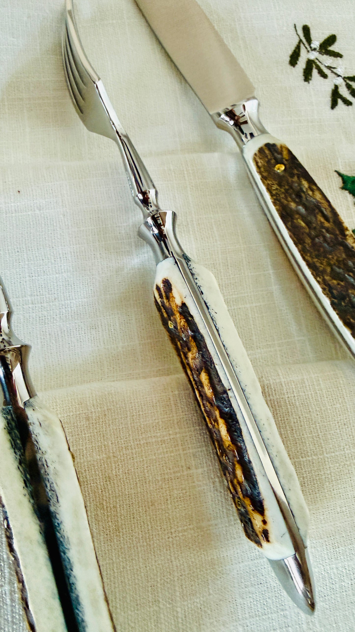 Oak leaves - dinner knife with stag horn handle