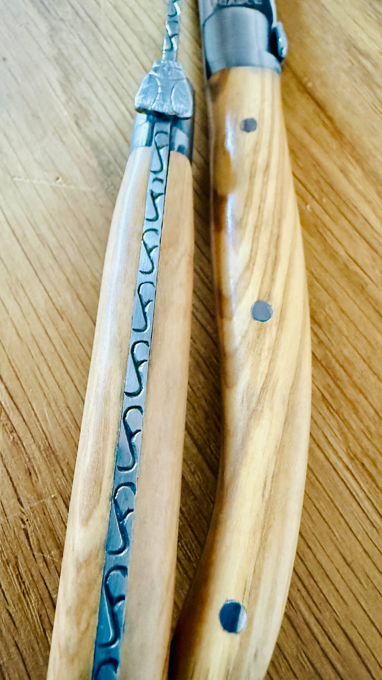 Laguiole Steakmesser 2er - Set aus Eichenholz