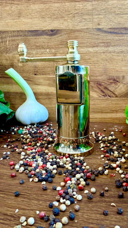 Pfeffermühle aus massivem Metall Messing