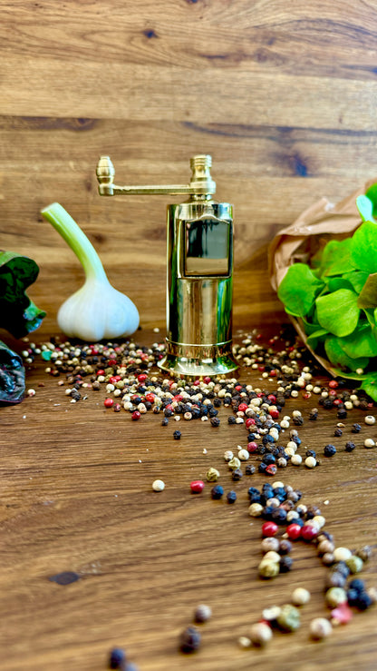 Pfeffermühle aus massivem Metall Messing