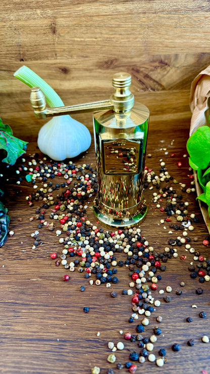 Pfeffermühle aus massivem Metall Messing