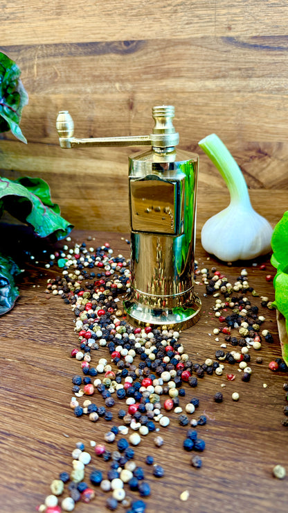 Pfeffermühle aus massivem Metall Messing