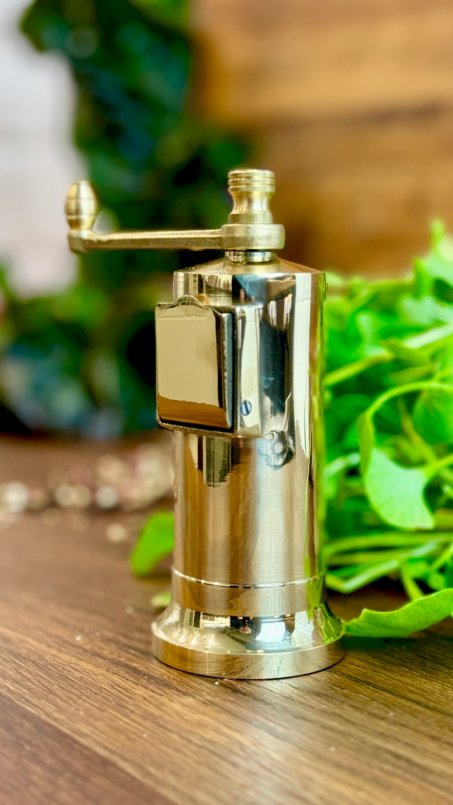 Pfeffermühle aus massivem Metall Messing