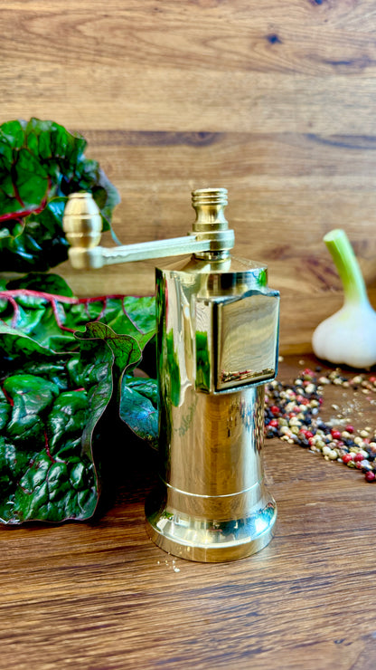 Pfeffermühle aus massivem Metall Messing