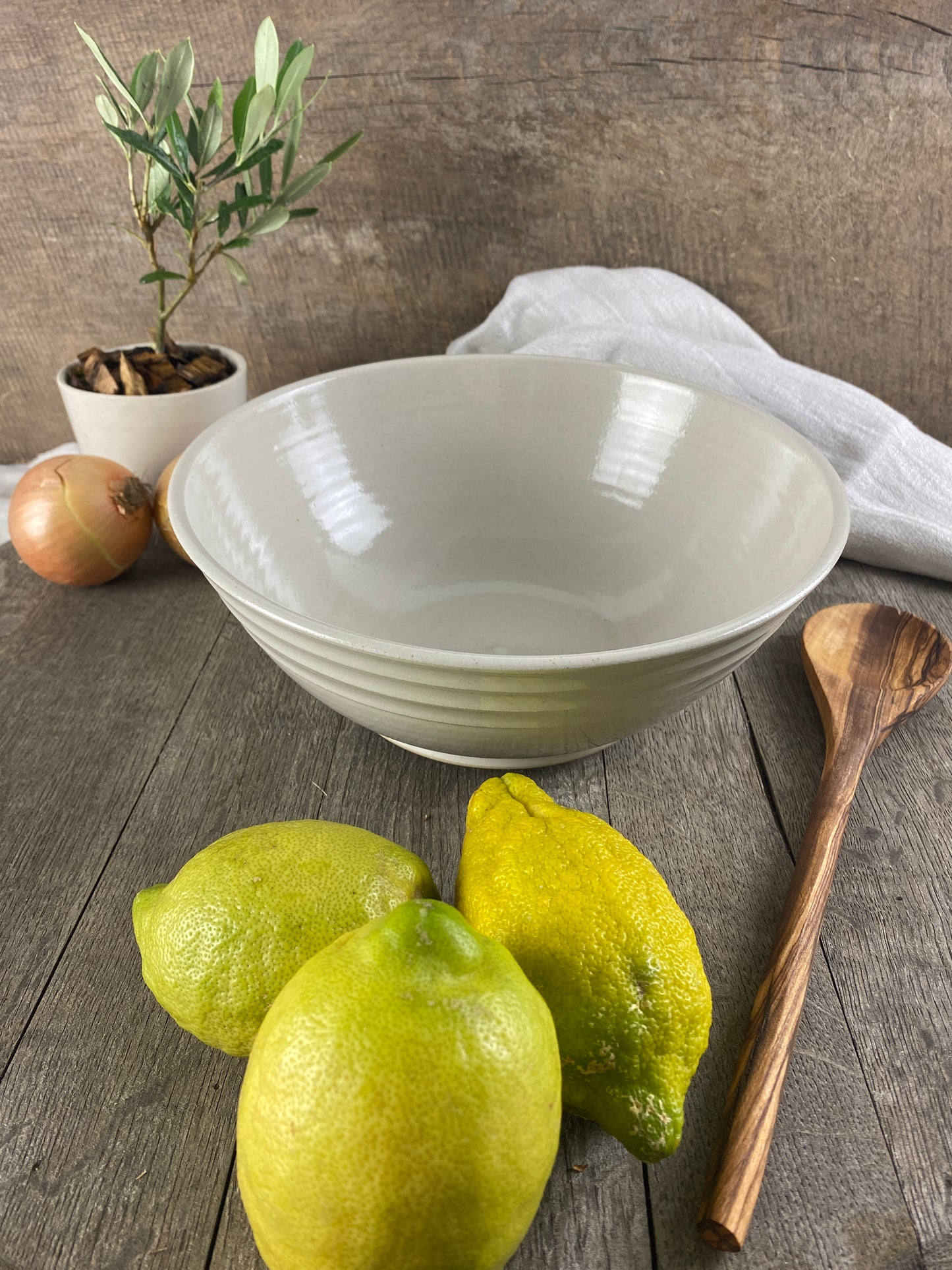 Schüssel handgetöpfert aus dem niedersächsischen Atelier Andrea