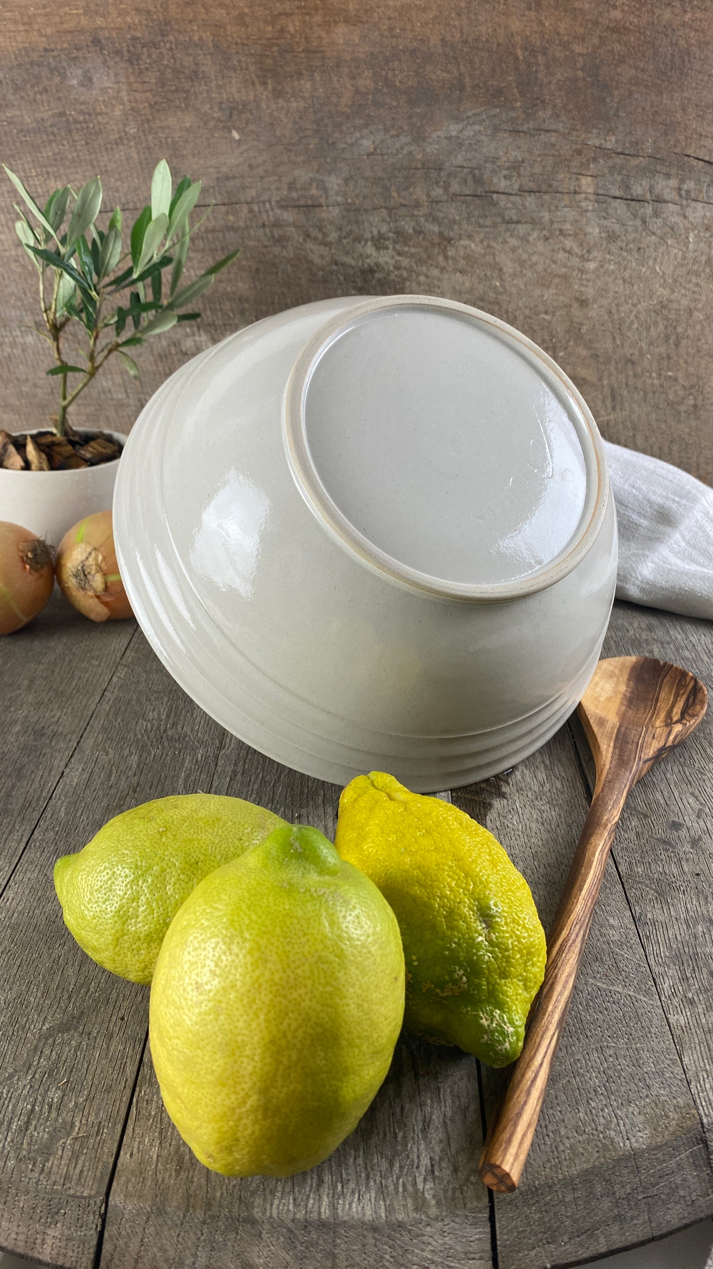 Schüssel handgetöpfert aus dem niedersächsischen Atelier Andrea
