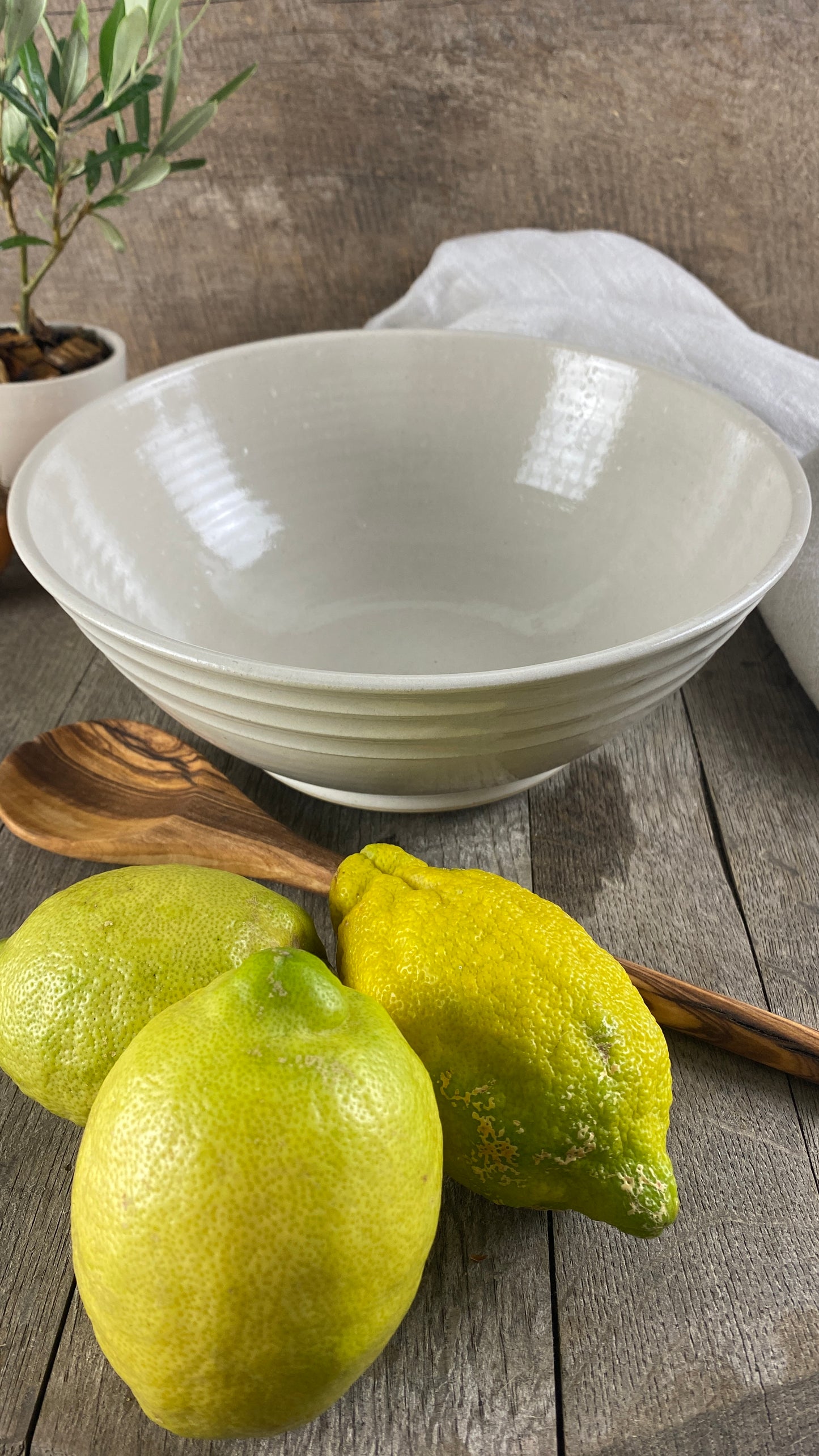 Schüssel handgetöpfert aus dem niedersächsischen Atelier Andrea