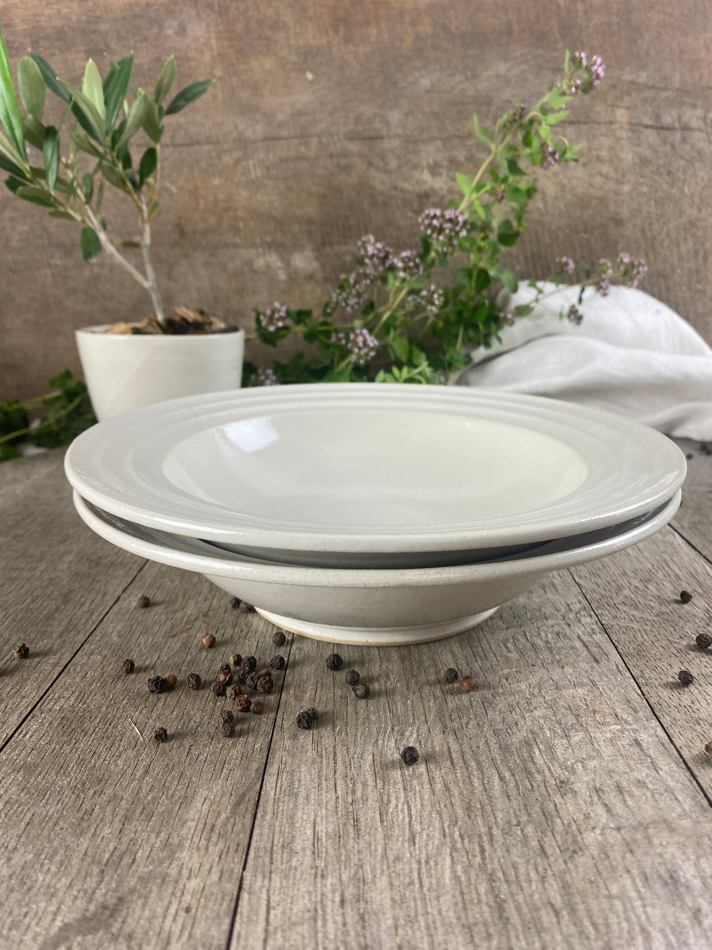 Teller tief 2er Set handgetöpfert Atelier Sonderedition