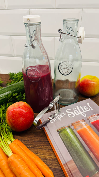 Geschenkset – Zwei Glasflaschen & Buch „Super Säfte“ mit Sparschäler