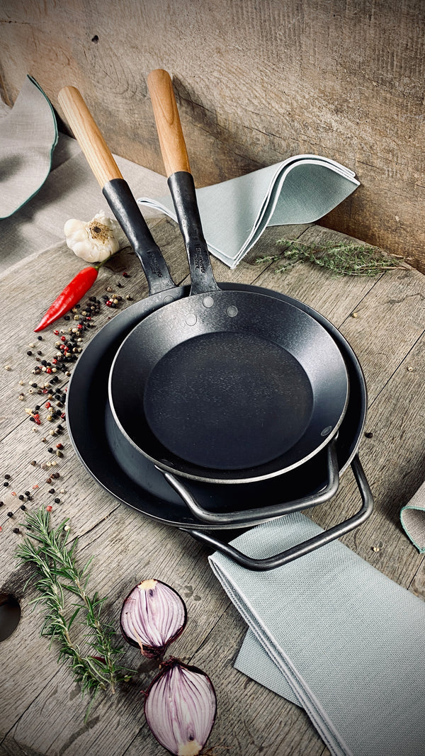 Iron pans set of 2 with handle &amp; hand-forged wooden handle &amp; 2 linen cloths