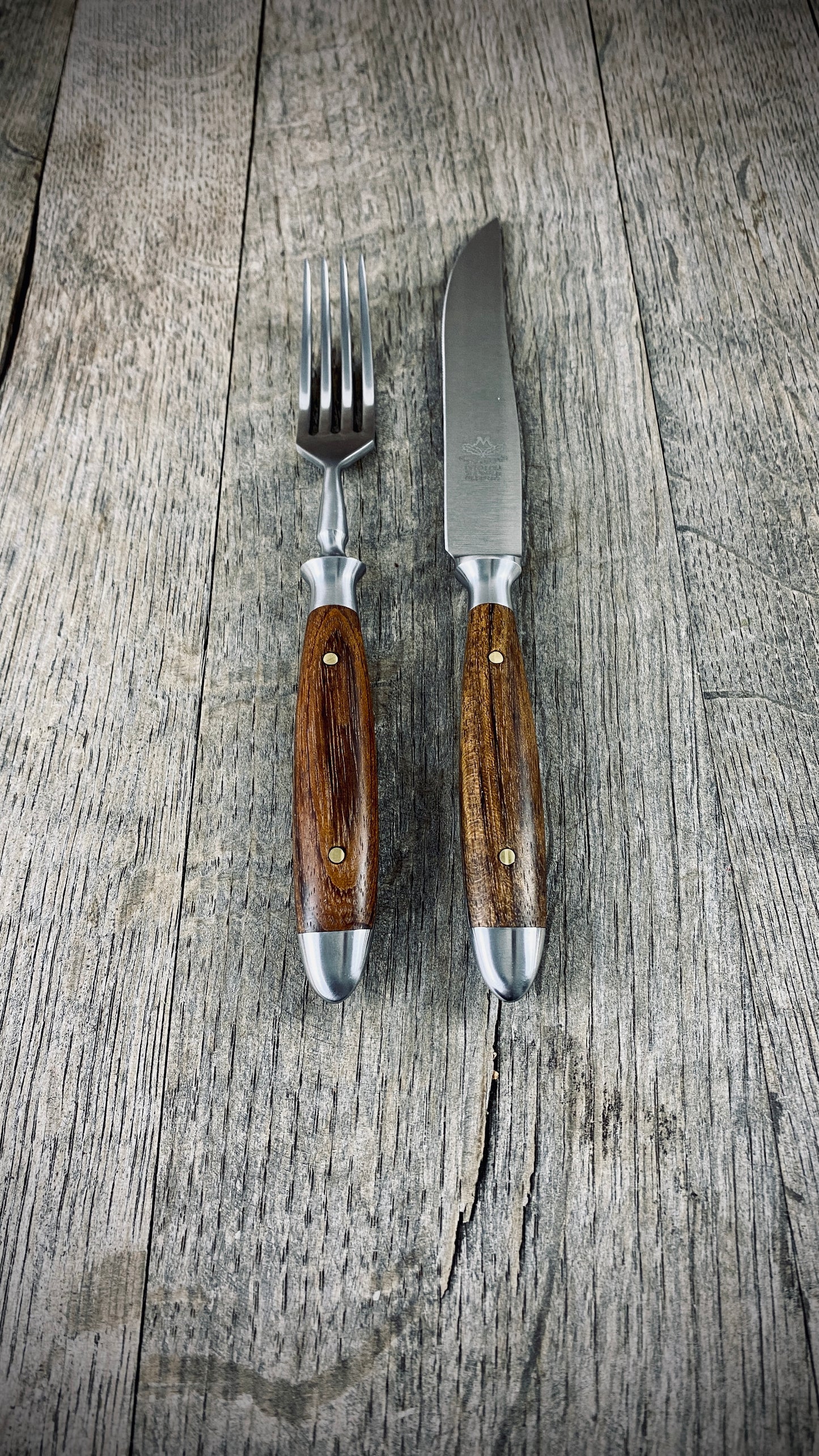 Eichenlaub Steakbesteck mit echter Eiche dunkel