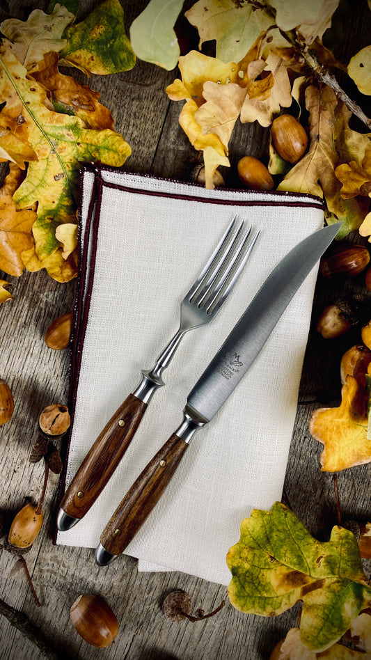 Geschenk-Set Leinenserviette und Eichenlaub Steakbesteck mit echter Eiche dunkel