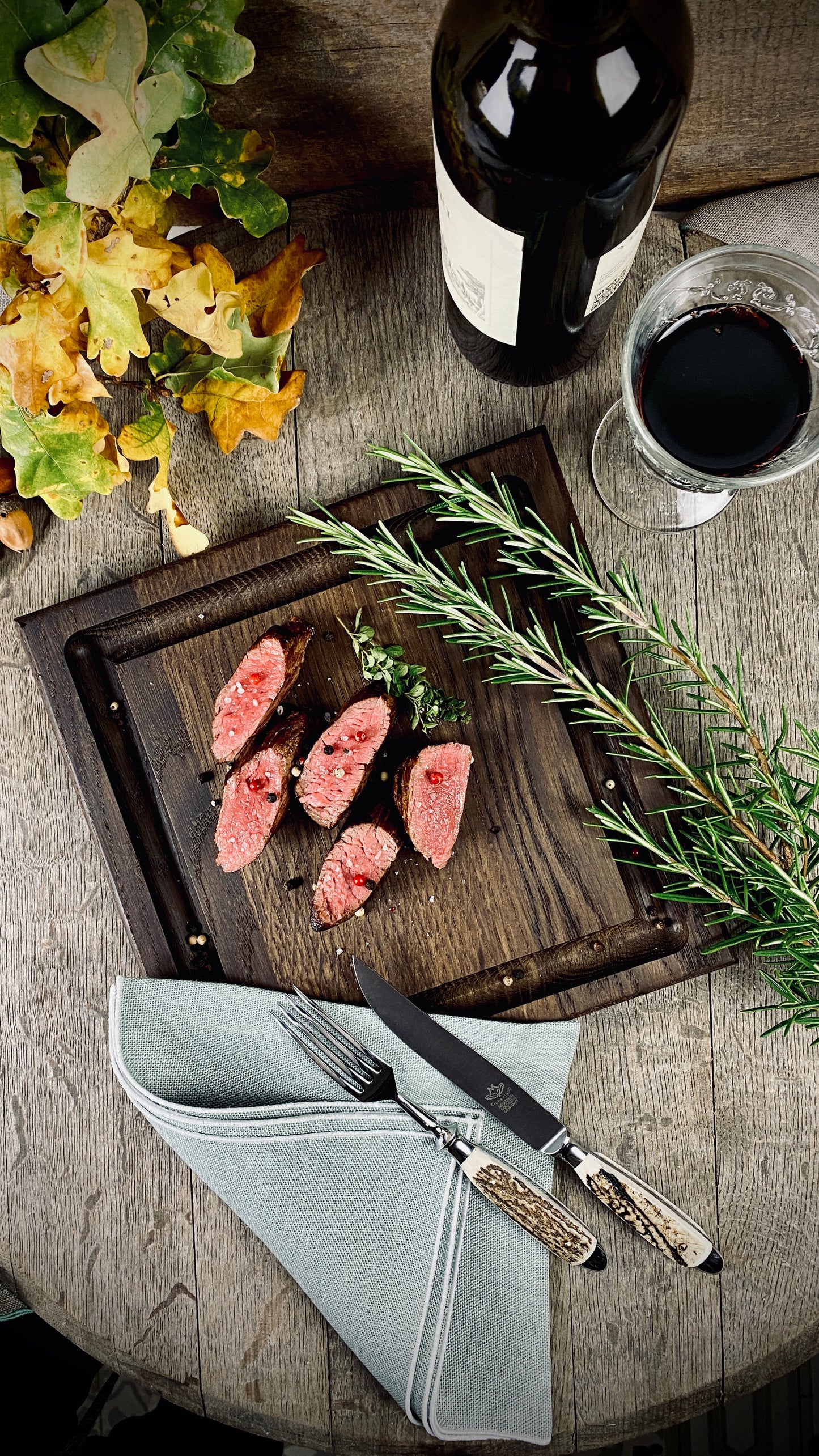 Geschenk-Set Steakbrett & Eichenlaub Steakbesteck mit echtem Hirschhorn