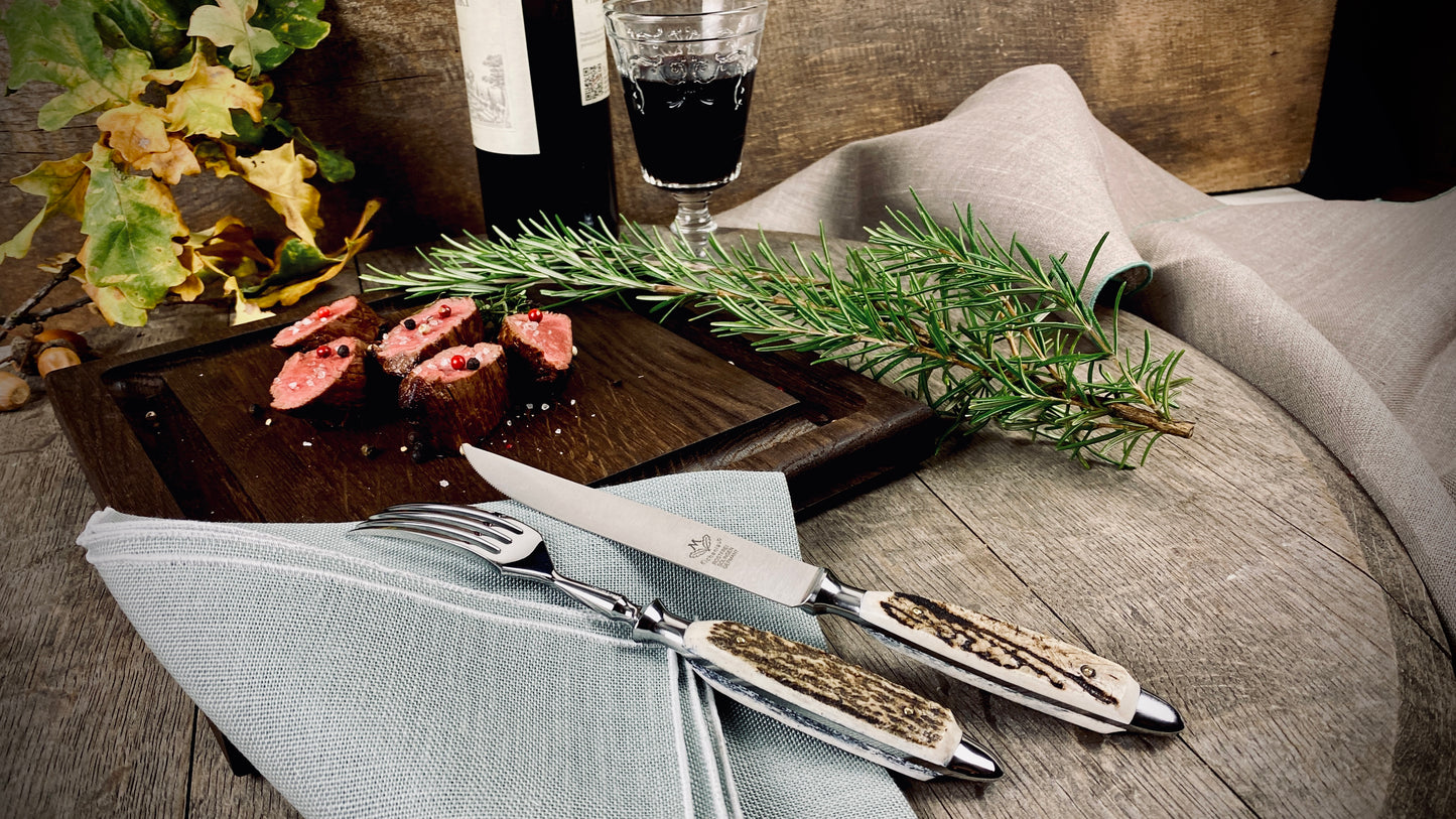 Geschenk-Set Steakbrett & Eichenlaub Steakbesteck mit echtem Hirschhorn