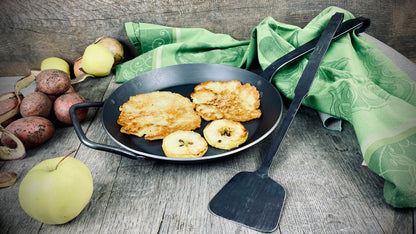 Geschenk-Set Eisenpfanne mit handgeschmiedetem Stiel und Pfannenwender