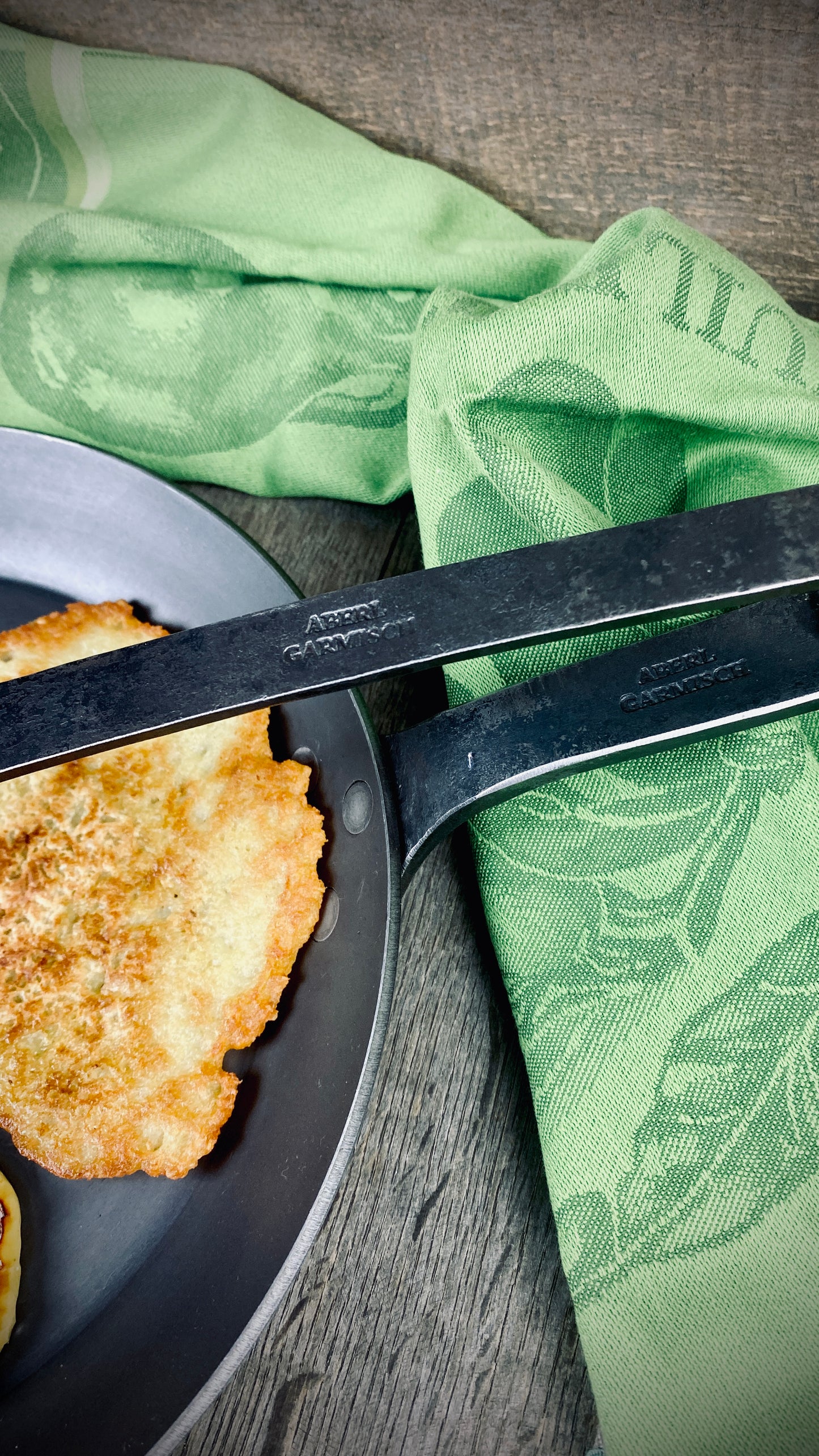 Geschenk-Set Eisenpfanne mit handgeschmiedetem Stiel und Pfannenwender