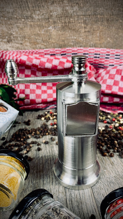 Geschenk-Set Pfeffermühle aus massiven Metall handmade mit 6 Gewürzen im Glas
