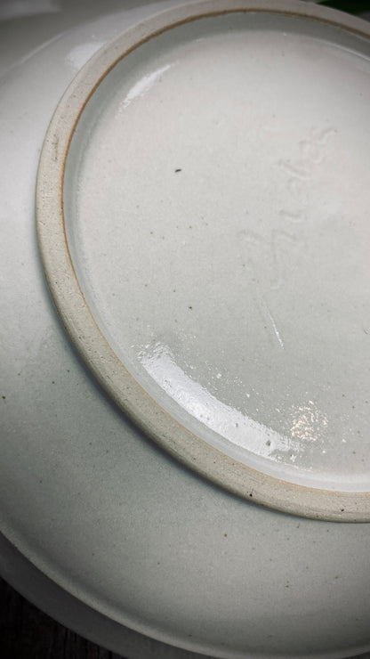 Handgetöpferte 2er Set-Tischserie Klassik tiefe Teller aus dem Atelier Andrea