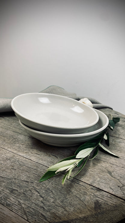 Handgetöpferte 2er Set-Tischserie Klassik tiefe Teller aus dem Atelier Andrea