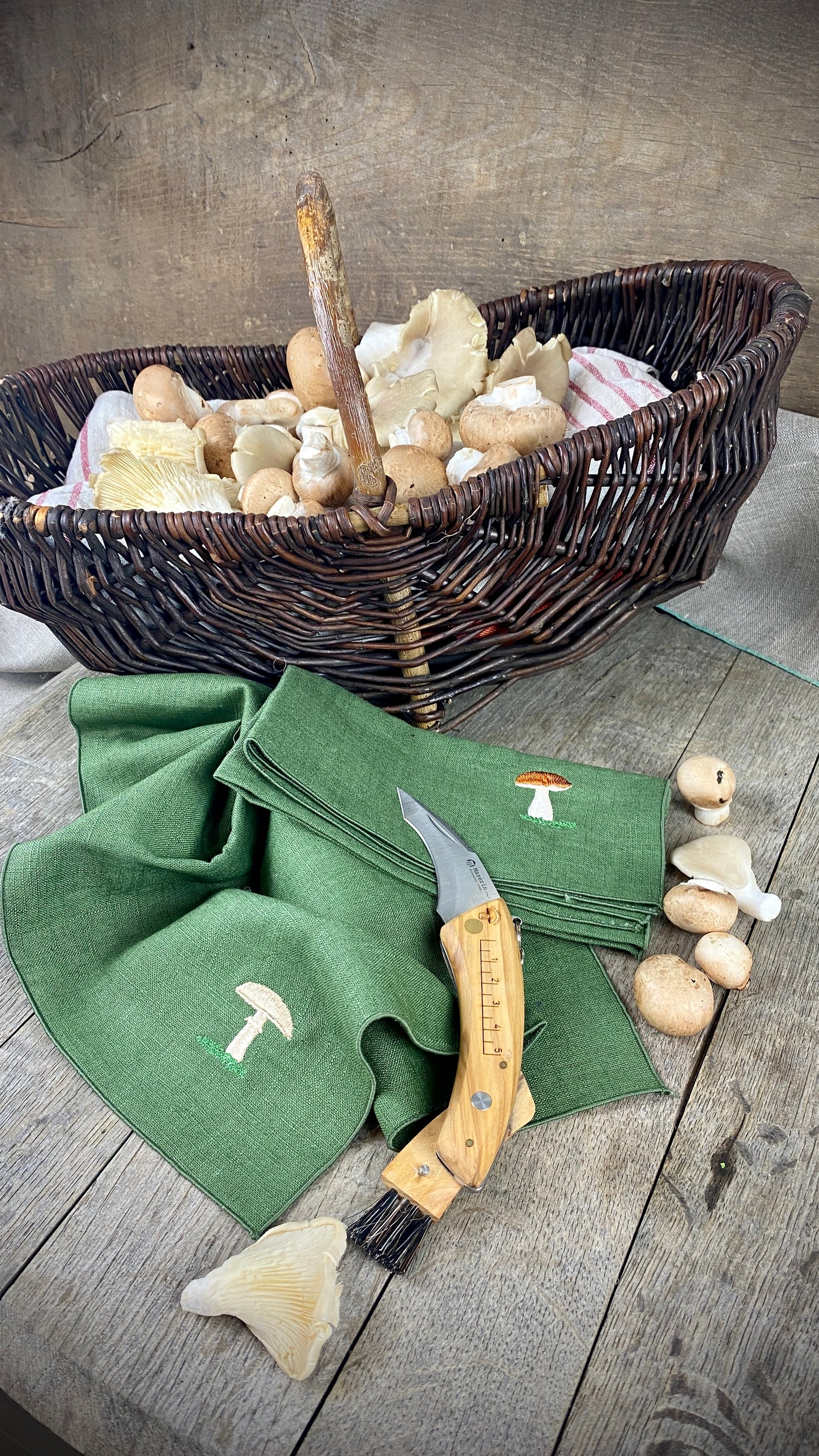 Geschenk-Set Korb & Pilzmesser & 2 Leinenservietten