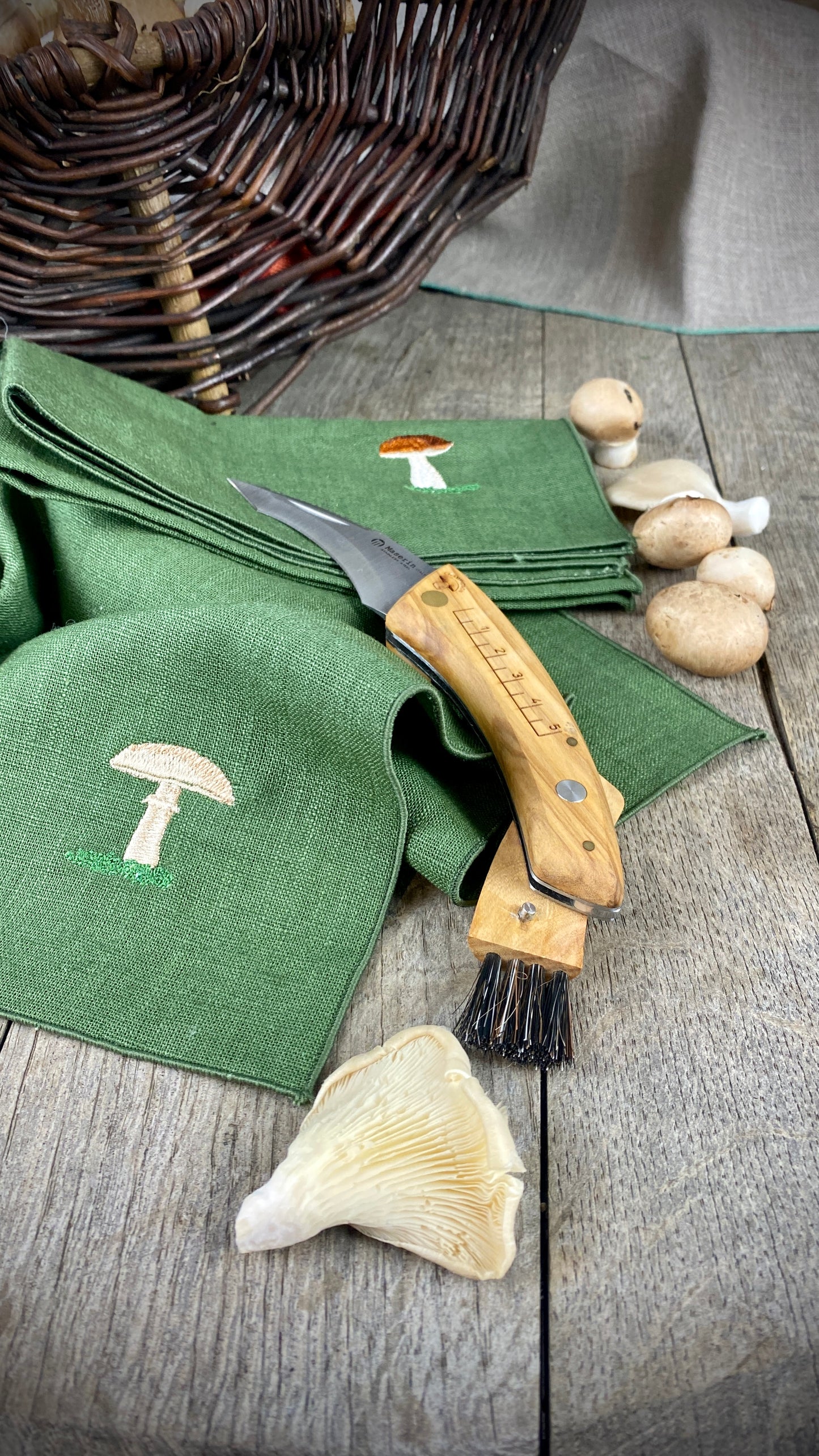 Geschenk-Set Korb & Pilzmesser & 2 Leinenservietten