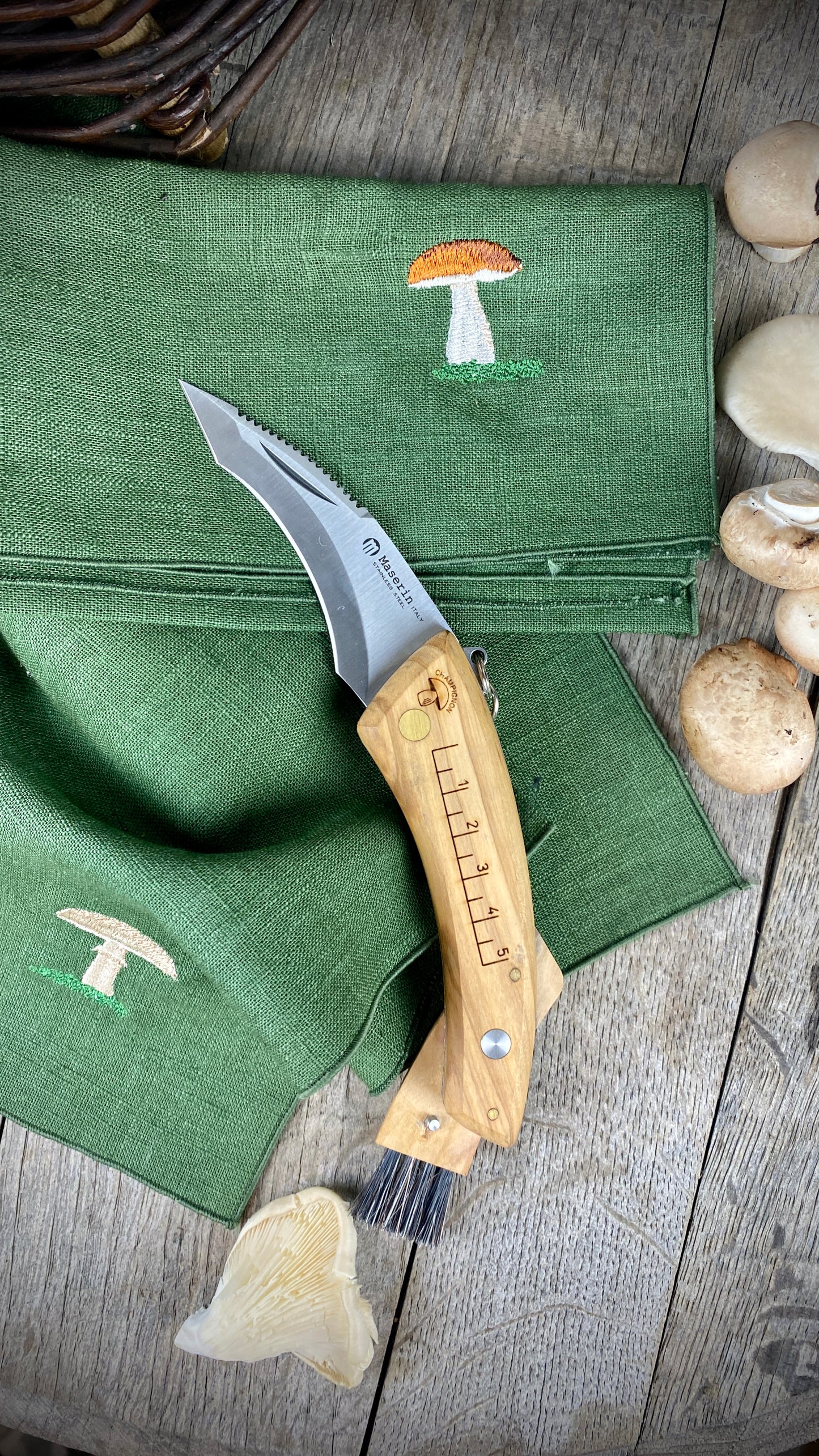 Geschenk-Set Korb & Pilzmesser & 2 Leinenservietten