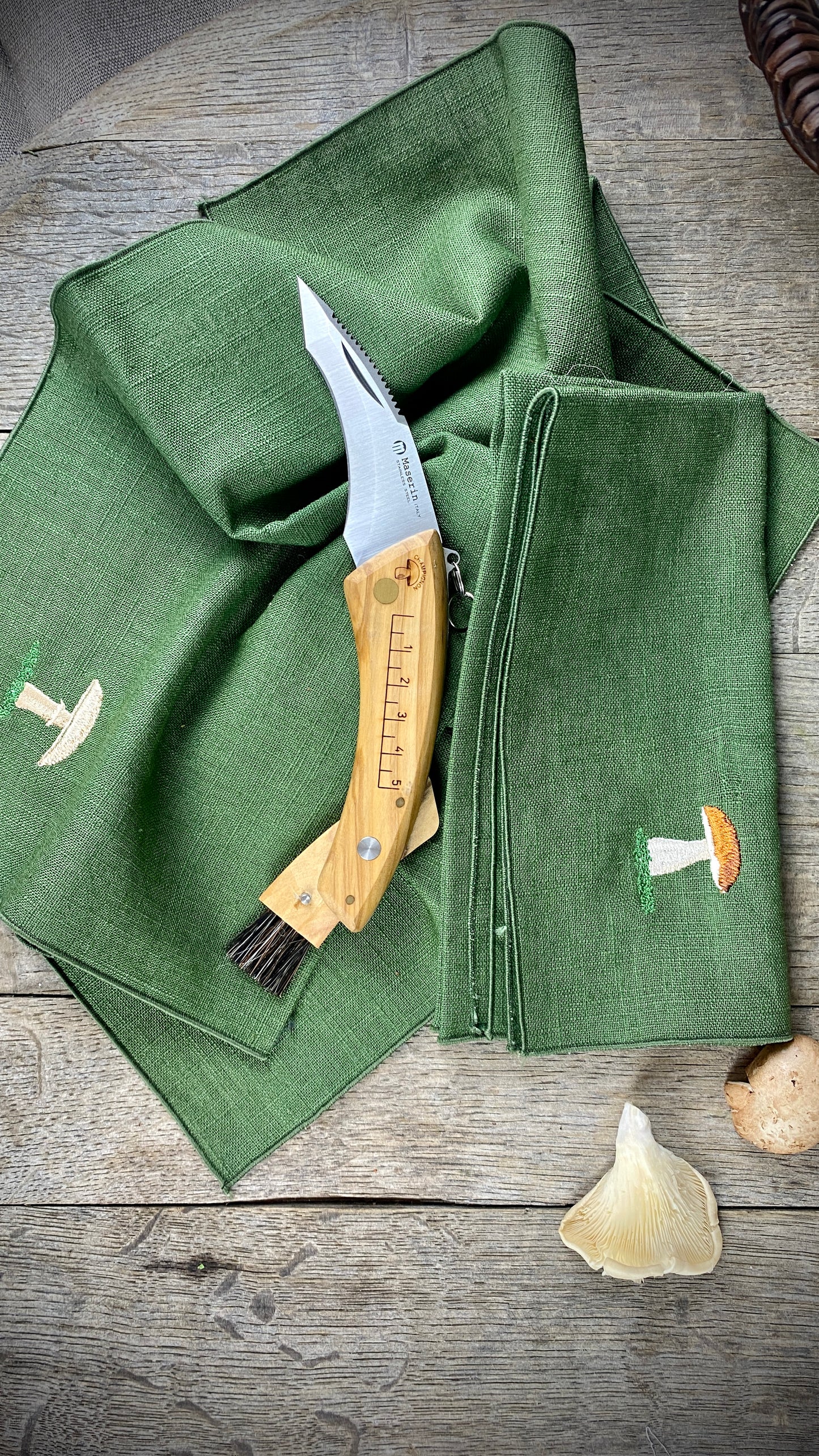 Geschenk-Set Korb & Pilzmesser & 2 Leinenservietten