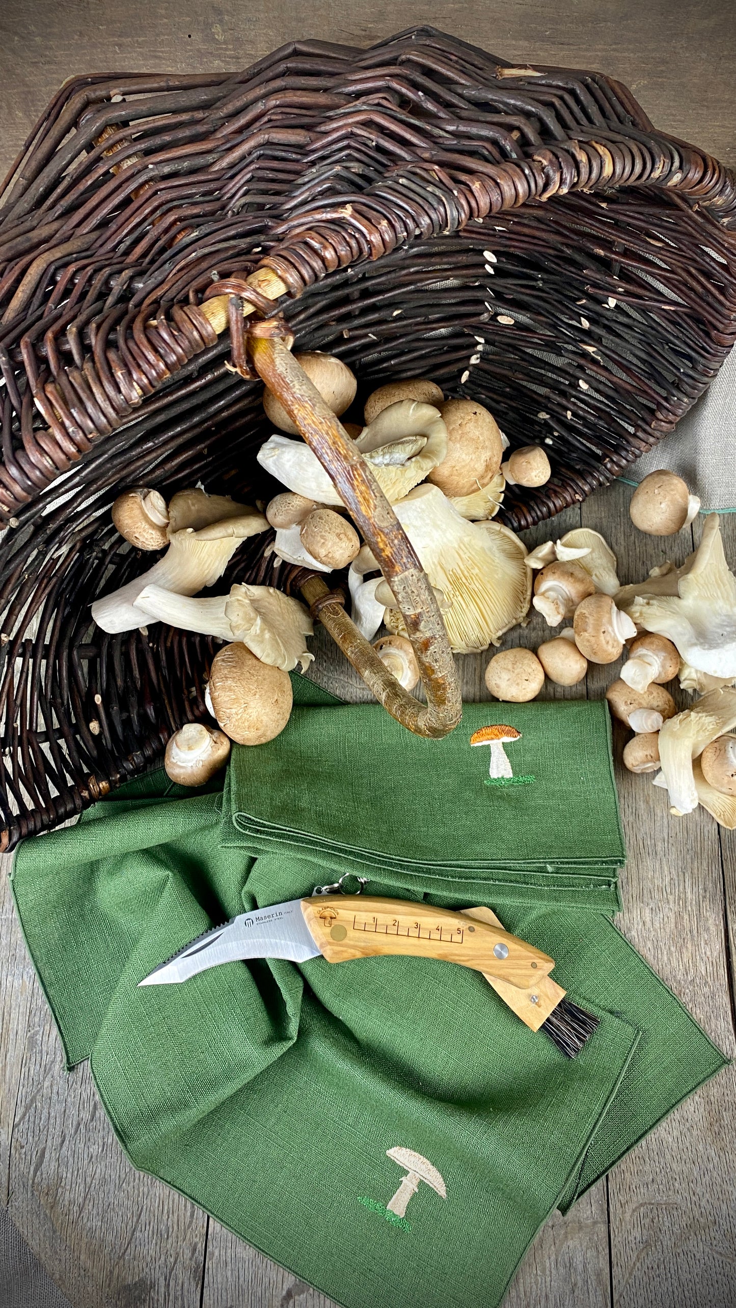 Geschenk-Set Korb & Pilzmesser & 2 Leinenservietten