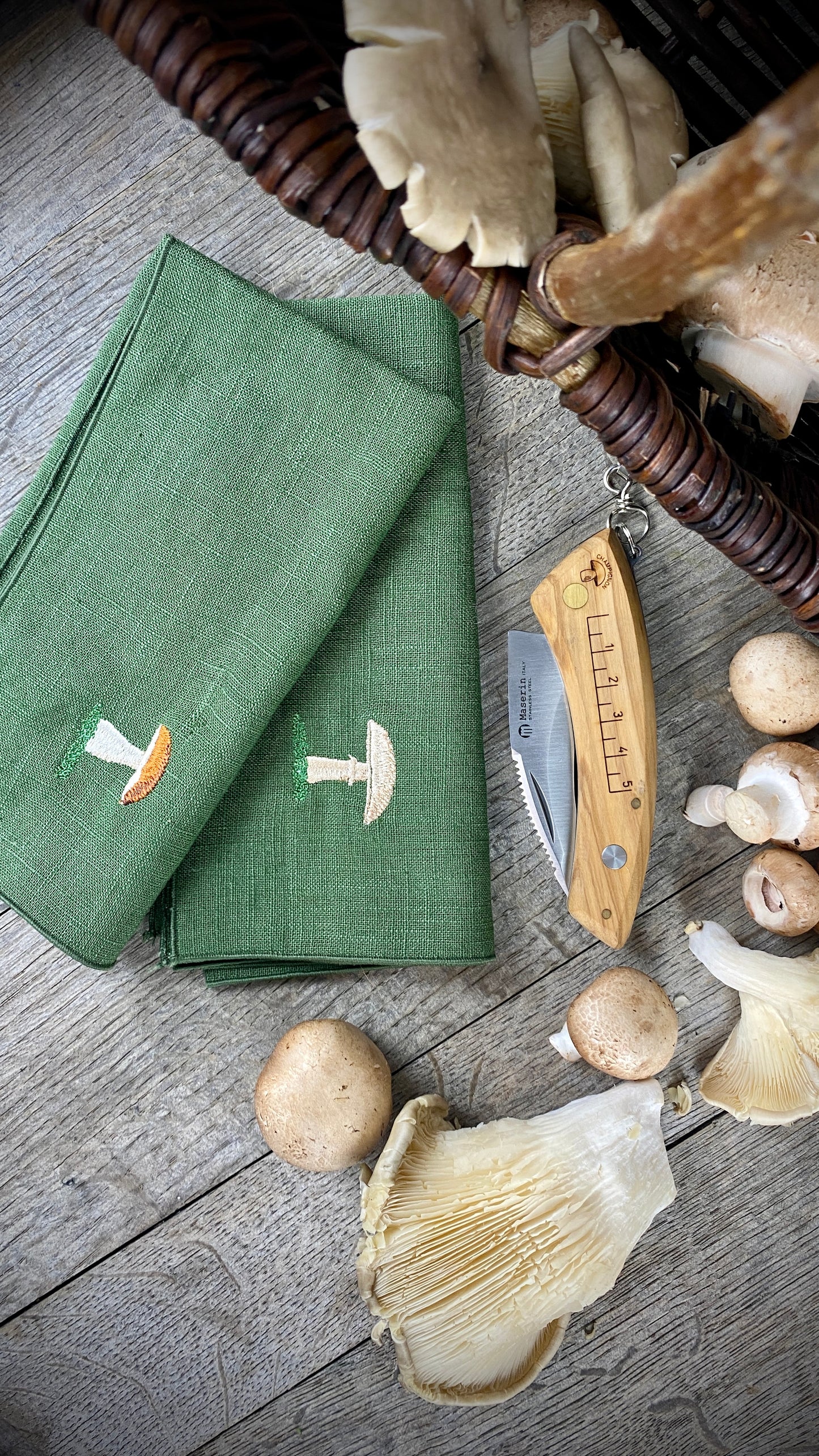 Geschenk-Set Korb & Pilzmesser & 2 Leinenservietten