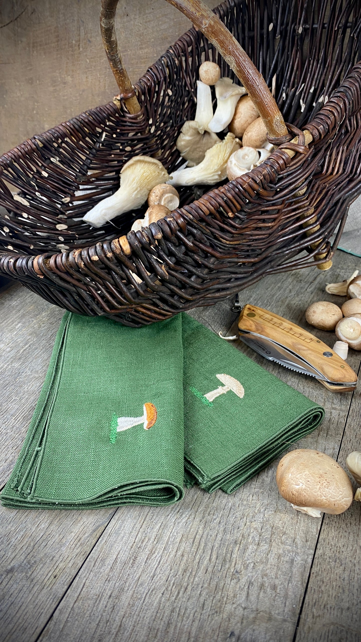 Geschenk-Set Korb & Pilzmesser & 2 Leinenservietten
