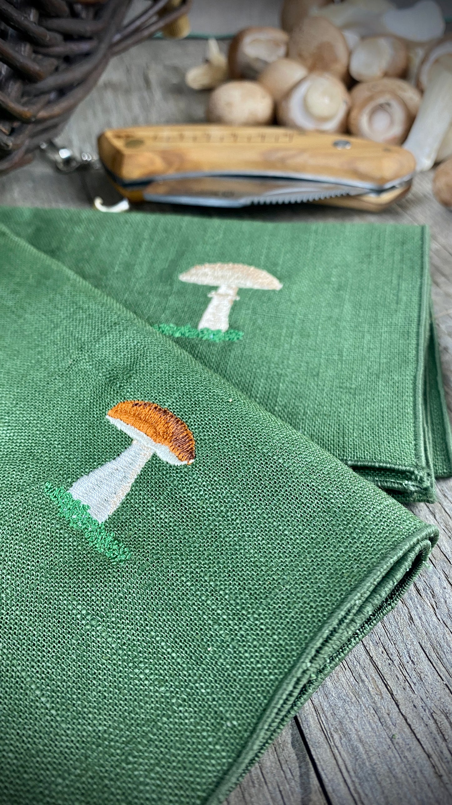 Geschenk-Set Korb & Pilzmesser & 2 Leinenservietten
