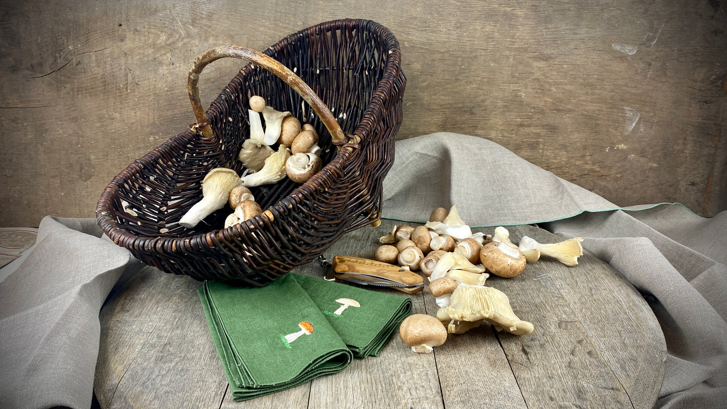 Geschenk-Set Korb & Pilzmesser & 2 Leinenservietten