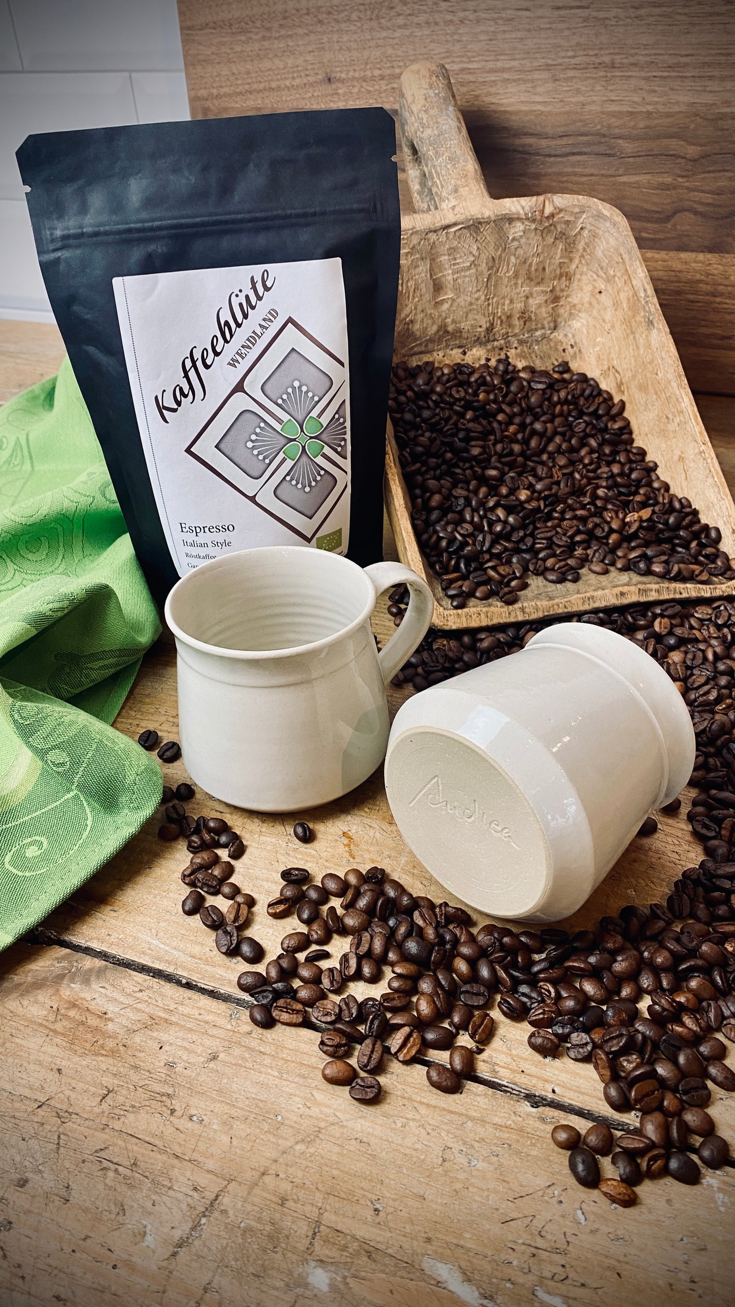 Espresso Bohnen 250 gr.  mit 2er-Set handgetöpferte Keramik-Tassen mit Henkel