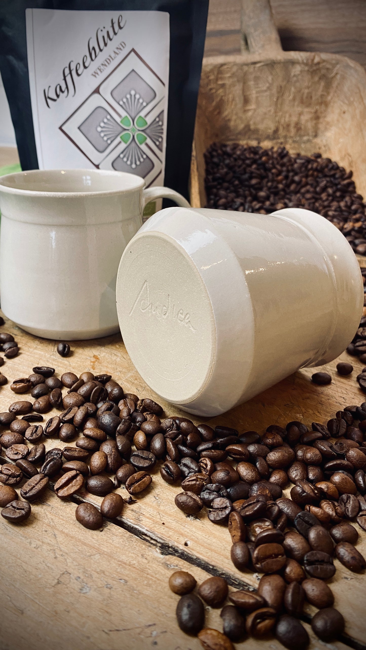 Espresso Bohnen 250 gr.  mit 2er-Set handgetöpferte Keramik-Tassen mit Henkel