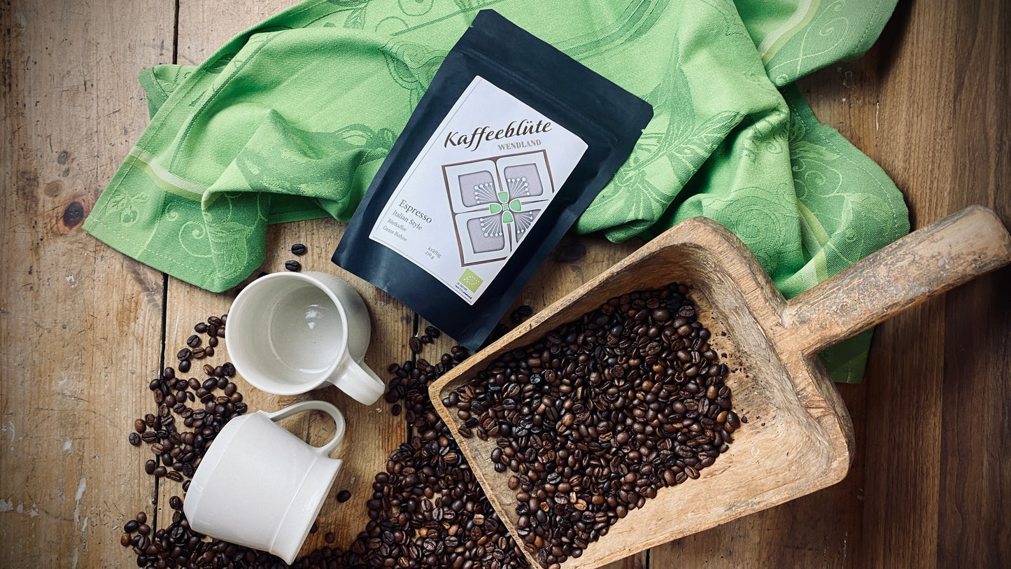 Espresso Bohnen 250 gr.  mit 2er-Set handgetöpferte Keramik-Tassen mit Henkel