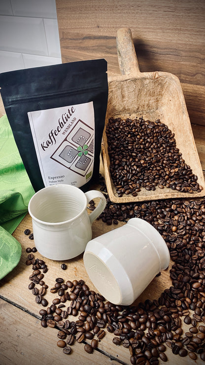 Espresso Bohnen 250 gr.  mit 2er-Set handgetöpferte Keramik-Tassen mit Henkel