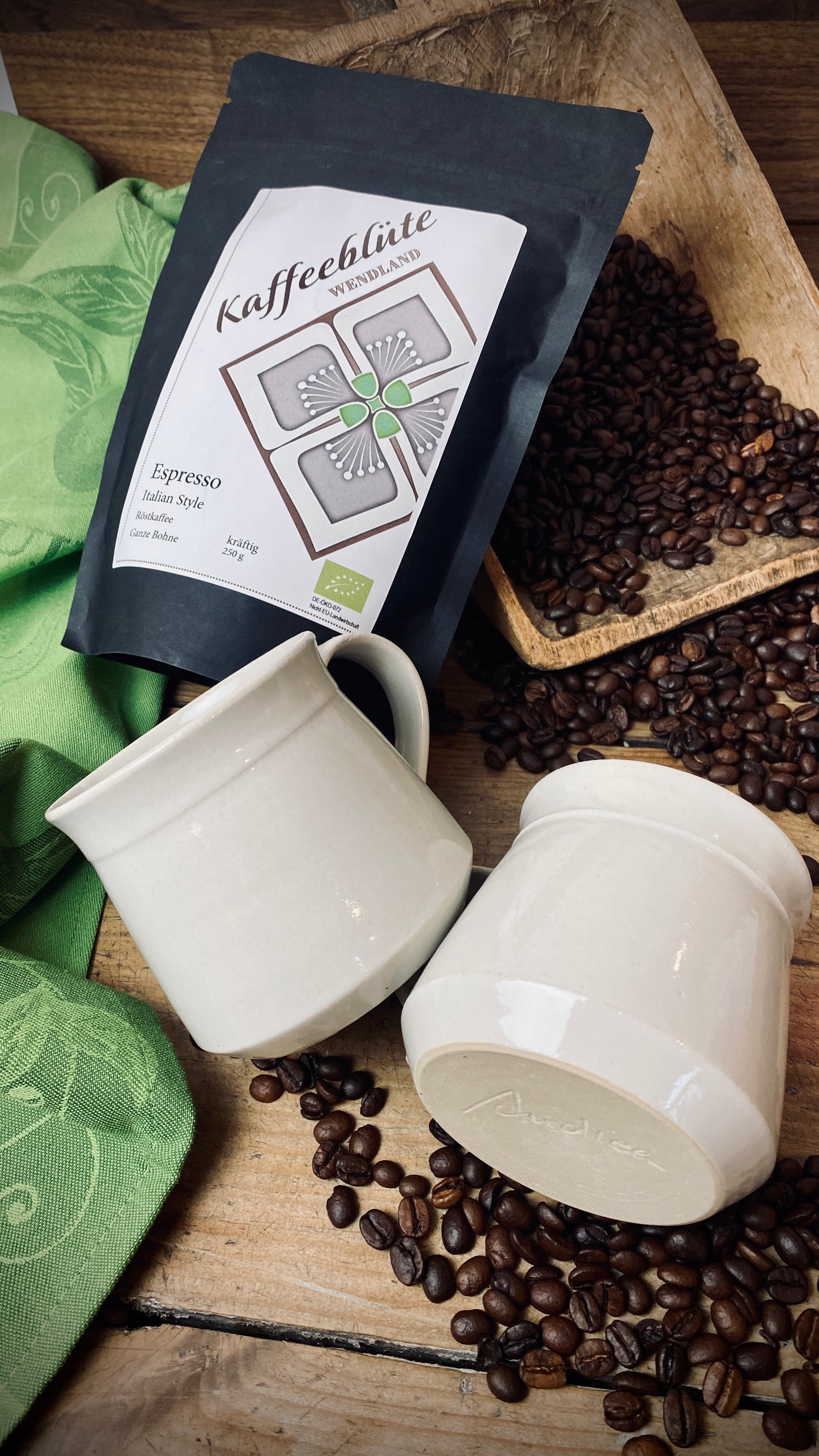Espresso Bohnen 250 gr.  mit 2er-Set handgetöpferte Keramik-Tassen mit Henkel