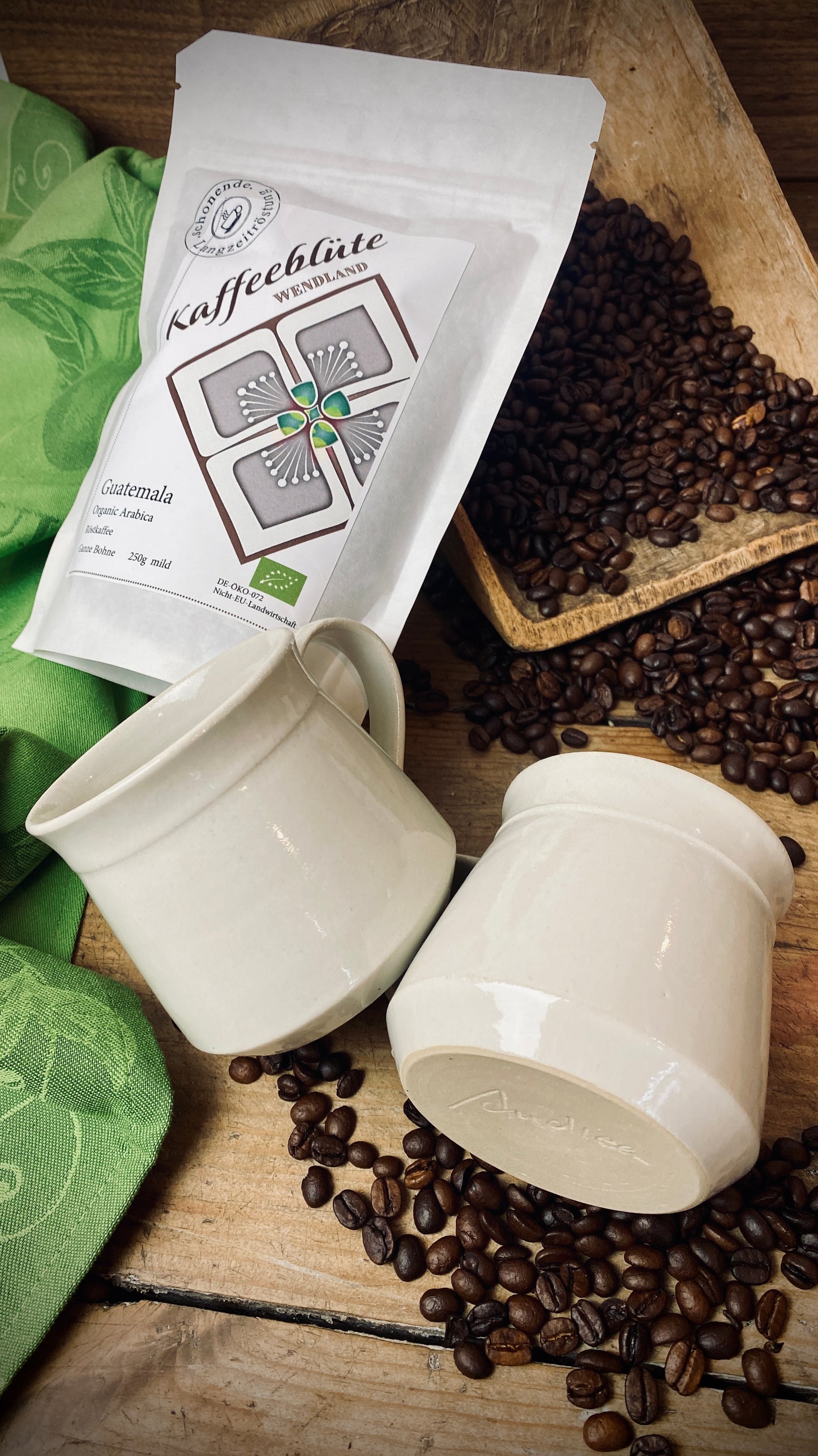 Espresso Bohnen 250 gr.  mit 2er-Set handgetöpferte Keramik-Tassen mit Henkel