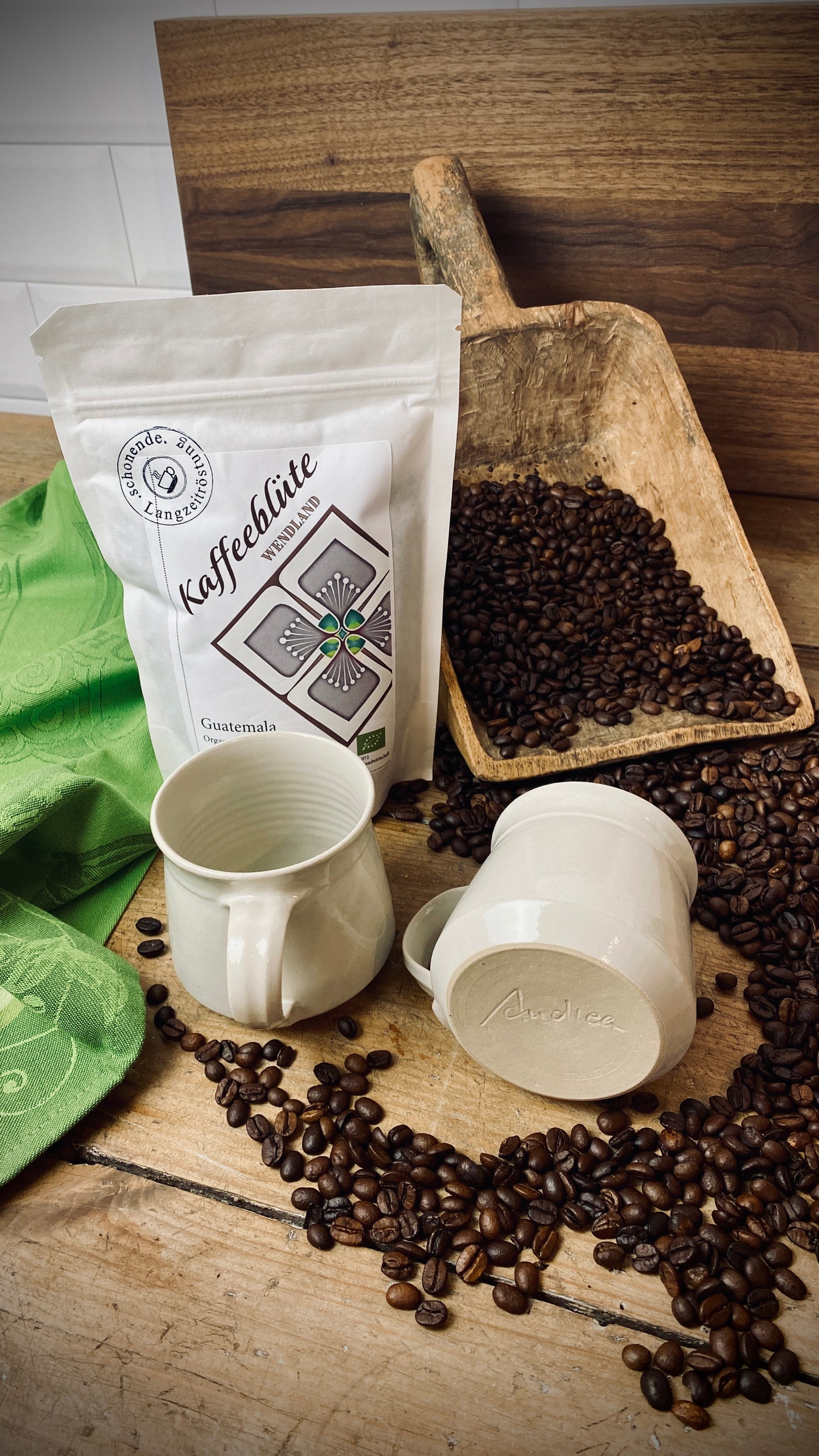 Espresso Bohnen 250 gr.  mit 2er-Set handgetöpferte Keramik-Tassen mit Henkel