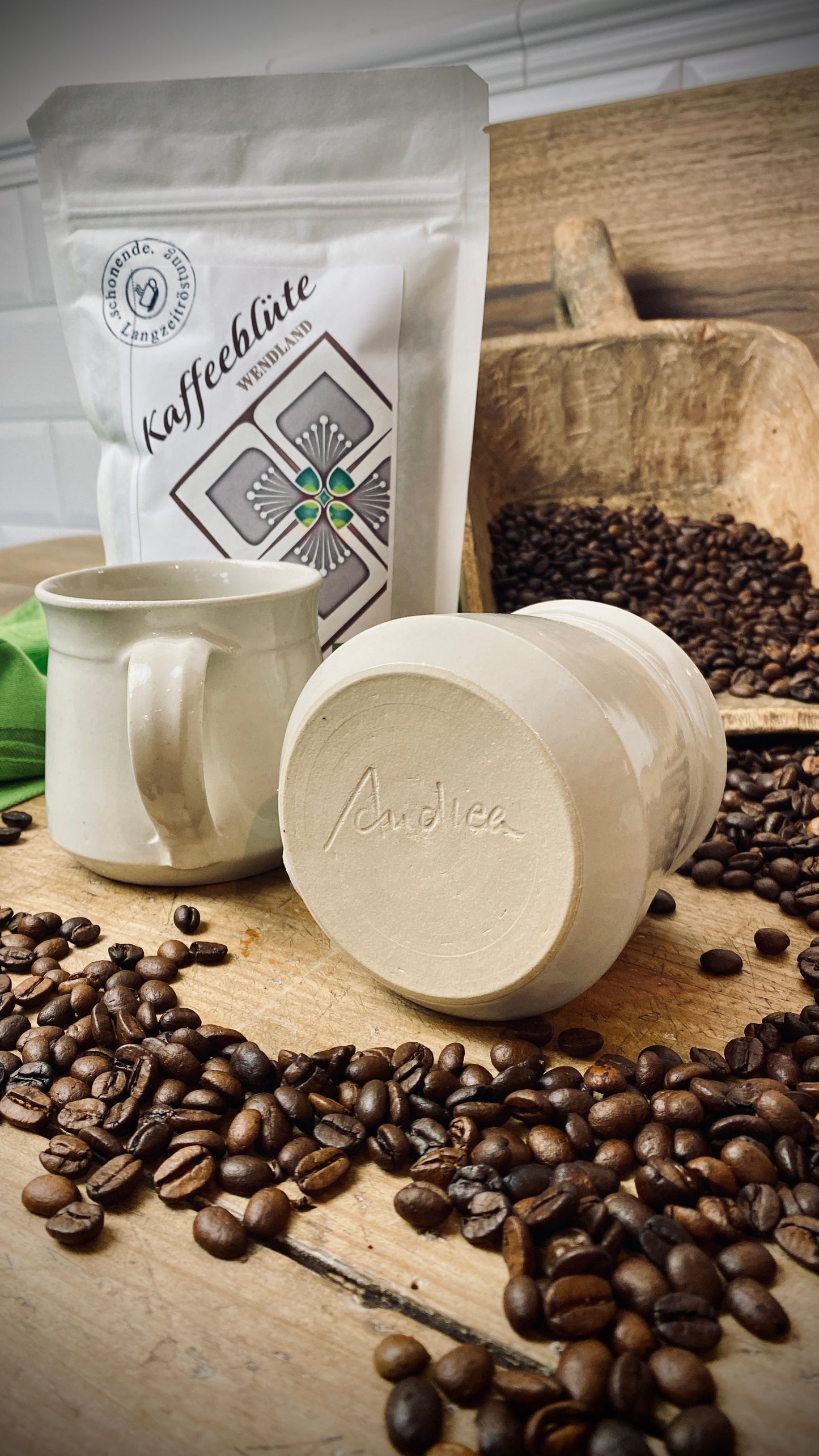 Espresso Bohnen 250 gr.  mit 2er-Set handgetöpferte Keramik-Tassen mit Henkel