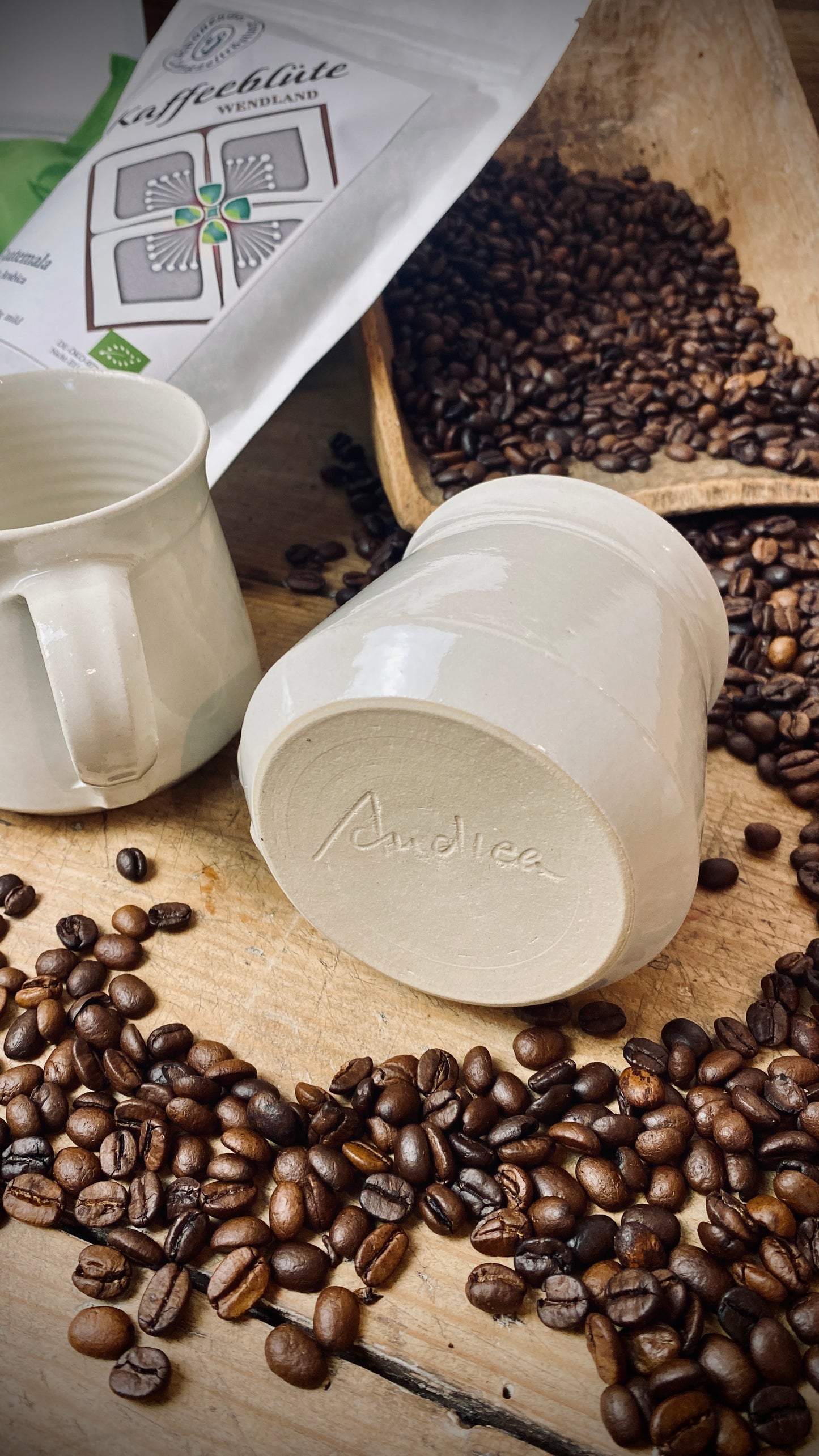 Espresso Bohnen 250 gr.  mit 2er-Set handgetöpferte Keramik-Tassen mit Henkel