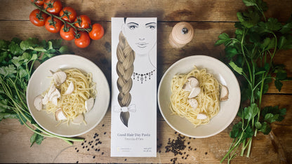 Zopf-Spaghetti & zwei handgetöpferte Pastateller als Geschenk-Set