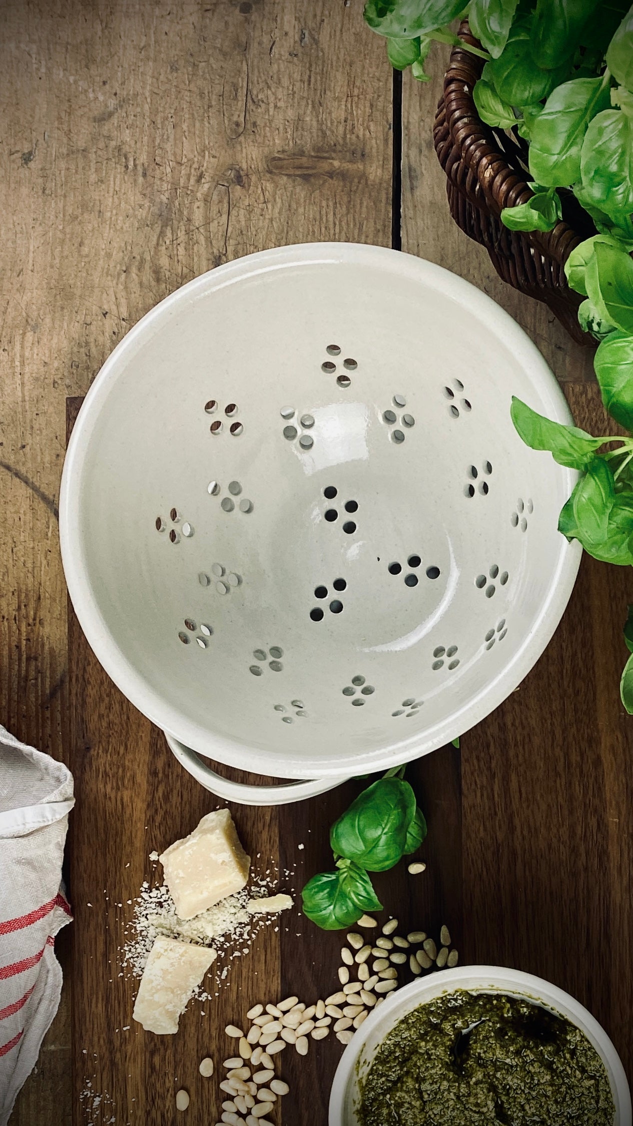 Sieb handgetöpfert mit Unterteller aus dem Atelier Andrea